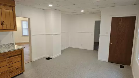 47 Lansing Pl, Springfield, MA 01108 photo 4