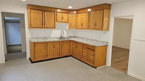 47 Lansing Pl, Springfield, MA 01108 photo 3
