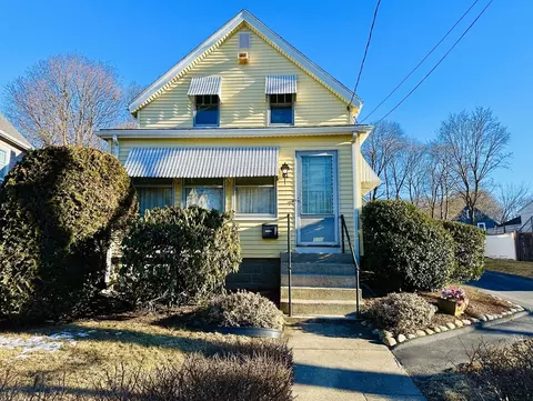 310 Albion St, Wakefield, MA 01880