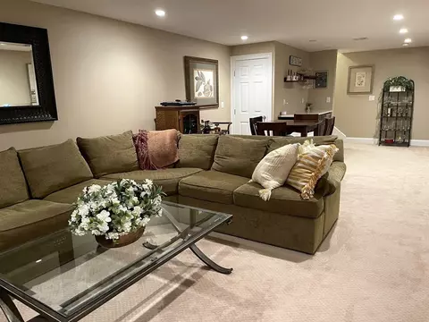 Living - 33 Gold Leaf Ln #33, Mashpee, MA 02649 photo 10 of 10