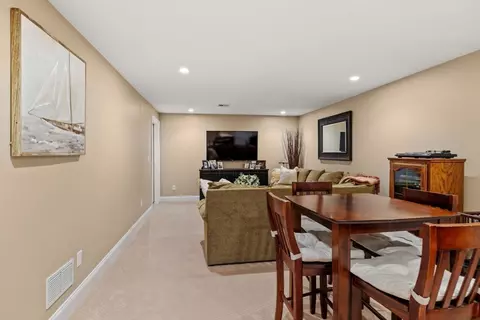 Dining - 33 Gold Leaf Ln #33, Mashpee, MA 02649 photo 2 of 2