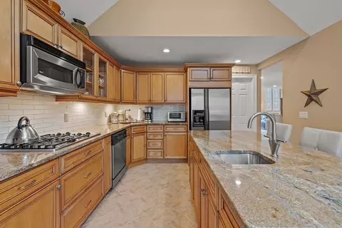 Kitchen - 33 Gold Leaf Ln #33, Mashpee, MA 02649 photo 1 of 5