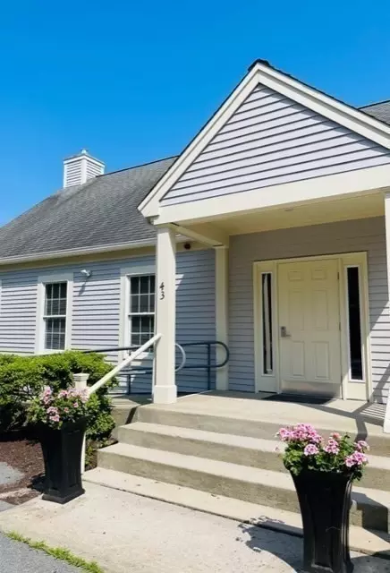 Exterior - 33 Gold Leaf Ln #33, Mashpee, MA 02649 photo 7 of 7