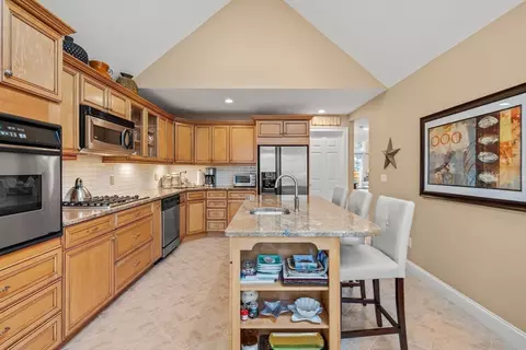 Kitchen - 33 Gold Leaf Ln #33, Mashpee, MA 02649 photo 2 of 5