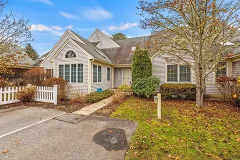 Exterior - 33 Gold Leaf Ln #33, Mashpee, MA 02649 photo 4 of 7