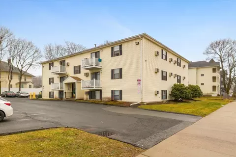 15 Houghton St #12, Worcester, MA 01604