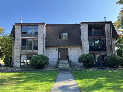 1 Greenbriar Dr #201, North Reading, MA 01864