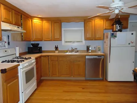 33 Sunrise Ave, Fitchburg, MA 01420