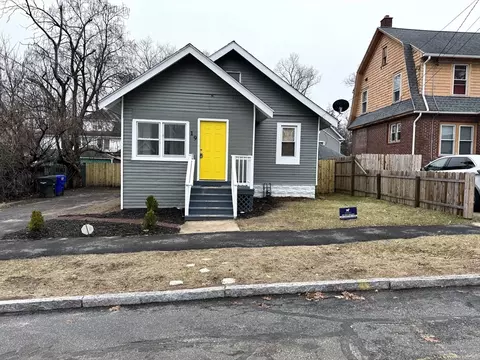 19 Schuyler St, Springfield, MA 01109