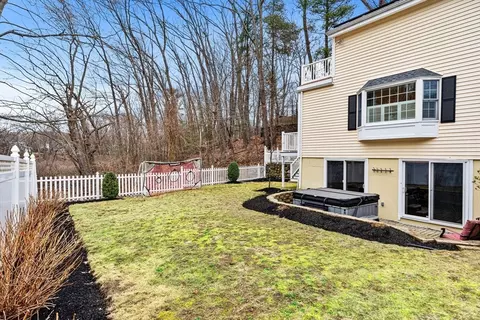 Exterior - 7 Robert St, Wakefield, MA 01880 photo 3 of 5