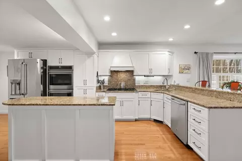 Kitchen - 7 Robert St, Wakefield, MA 01880 photo 2 of 7