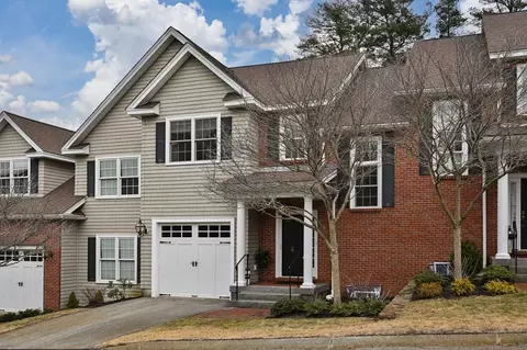 900 Lynnfield St #6, Lynnfield, MA 01940