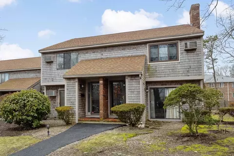 52 Townhouse Ter #52, Hyannis, MA 02601