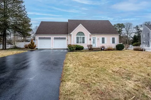 14 Bailey Dr, Falmouth, MA 02536