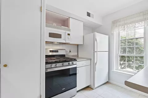 1002 Windsor Dr #1002, Framingham, MA 01701 photo 5