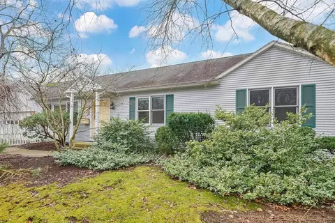 77 Eames Ave, Amherst, MA 01002