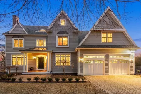 136 Walnut Hill Rd, Chestnut Hill, MA 02467