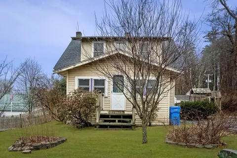 88 W Main St, Merrimac, MA 01860