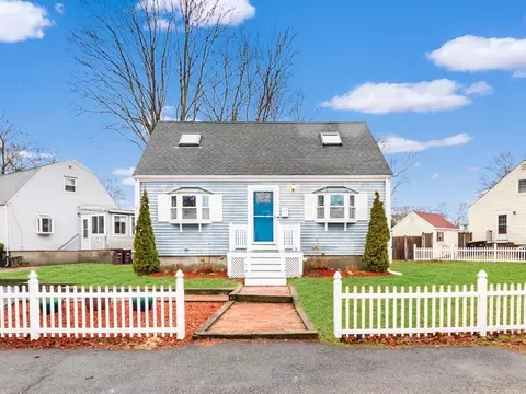 28 Appletree Ln, Weymouth, MA 02188