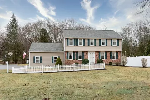 33 Ellis St, Medway, MA 02053
