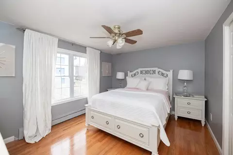 Bedroom - 93 Kenberma Rd, Worcester, MA 01604 photo 2 of 4