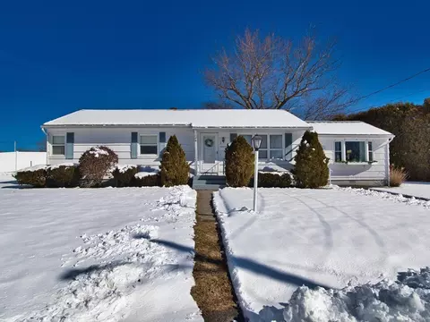 2 Brookside Rd, Somerset, MA 02726