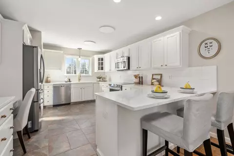12 Silvermine Rd, Woburn, MA 01801