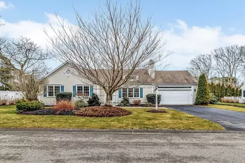 70 Schooner Ln, Barnstable, MA 02601