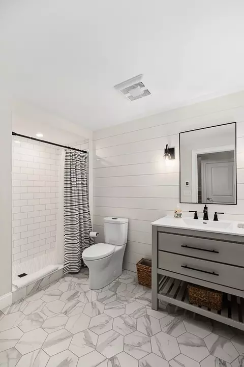 Bath - 19 Kennedy Rd #B, Gloucester, MA 01930 photo 3 of 3