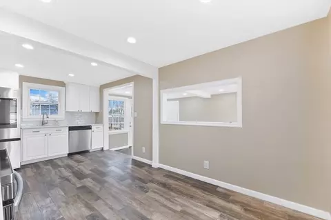 18 Fenway Dr, Springfield, MA 01119 photo 12