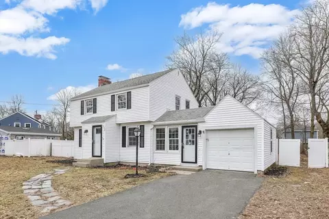 18 Fenway Dr, Springfield, MA 01119 photo 2