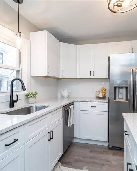 40 Hamburg St, Springfield, MA 01107