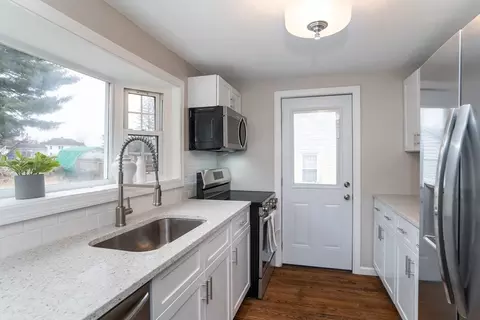 24 Kazbeck St, Springfield, MA 01151