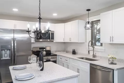 221 Laurelton St, Springfield, MA 01109
