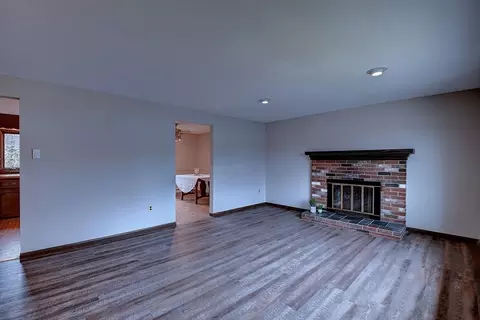 Living - 6 Sears Ave, Webster, MA 01570 photo 3 of 5