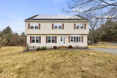 32 Briarwood Rd, Woburn, MA 01801