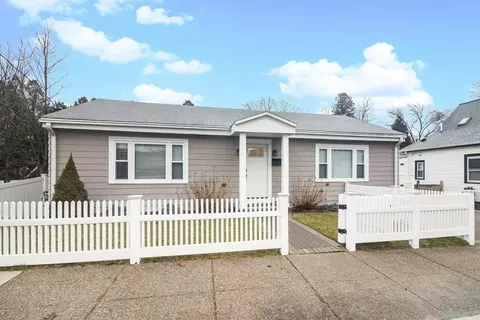 Exterior - 36 River Rd, Winthrop, MA 02152 photo 3 of 8
