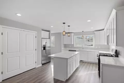 550 Spring St #3, Fall River, MA 02721