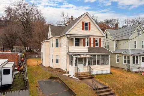 11 Grant St, Holyoke, MA 01040