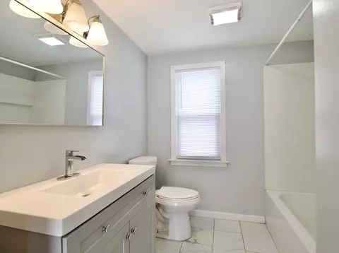 Bath - 49 Rimmon Ave, Springfield, MA 01107 photo 1 of 1