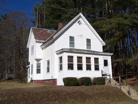 25 Beacon St, Orange, MA 01364