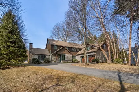 5 Caroline St, Wellesley, MA 02481