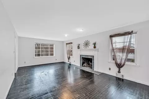 Living - 103 Emerson St, Springfield, MA 01118 photo 1 of 4
