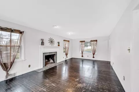Living - 103 Emerson St, Springfield, MA 01118 photo 3 of 4