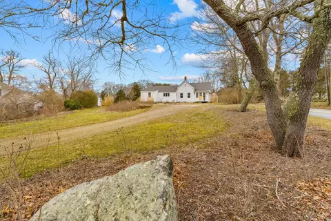 200 Sesuit Neck Rd, Dennis, MA 02638