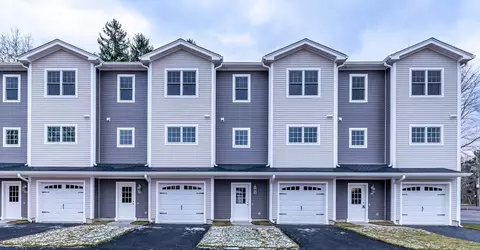 44 Dean St #306, Taunton, MA 02780