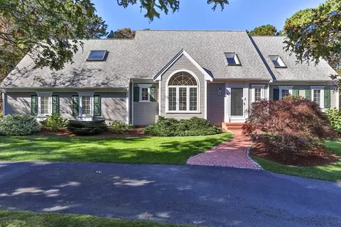 5 Nicholas Dr, Yarmouth, MA 02675