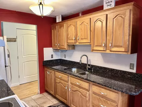 31 Church Grn #205, Taunton, MA 02780