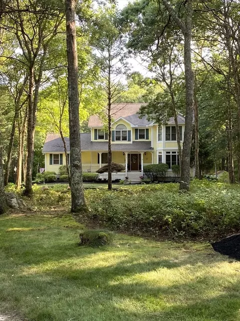 31 Panettieri Dr, Lakeville, MA 02347