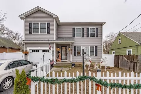 34 Lorimer St, Springfield, MA 01151